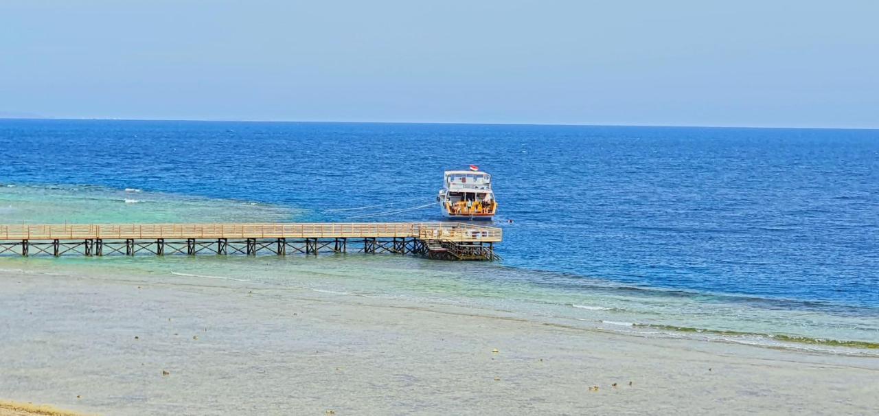 Luxury Seafront Pool Villa - 3 Stories & Roof Floor - All Master Bedrooms Hurghada Extérieur photo