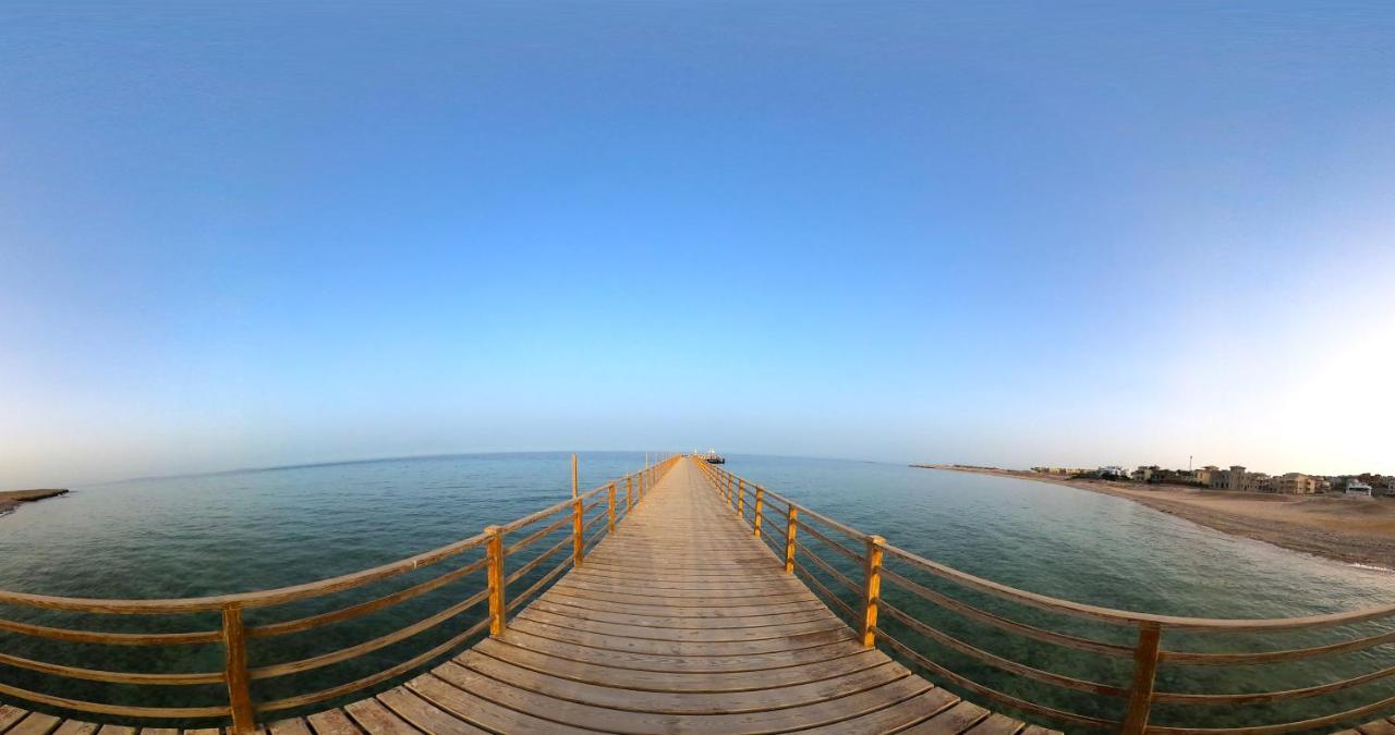 Luxury Seafront Pool Villa - 3 Stories & Roof Floor - All Master Bedrooms Hurghada Extérieur photo