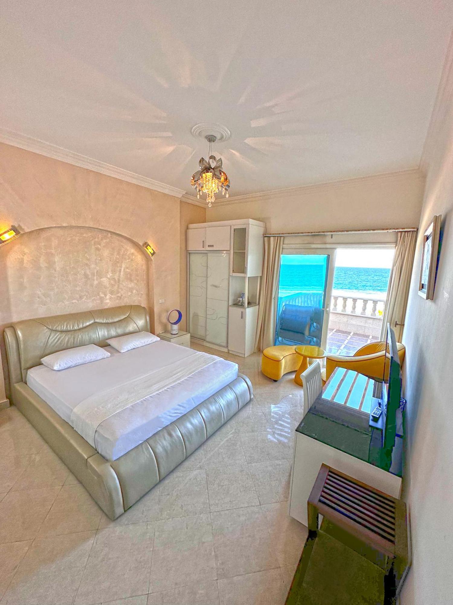 Luxury Seafront Pool Villa - 3 Stories & Roof Floor - All Master Bedrooms Hurghada Extérieur photo